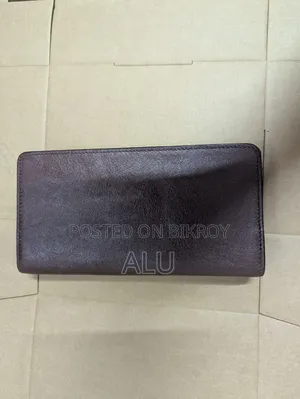 জরুরী বিক্রি – ভালো অবস্থার স্টাইলিশ ওয়ালেট