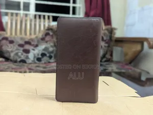 জরুরী বিক্রি – ভালো অবস্থার স্টাইলিশ ওয়ালেট