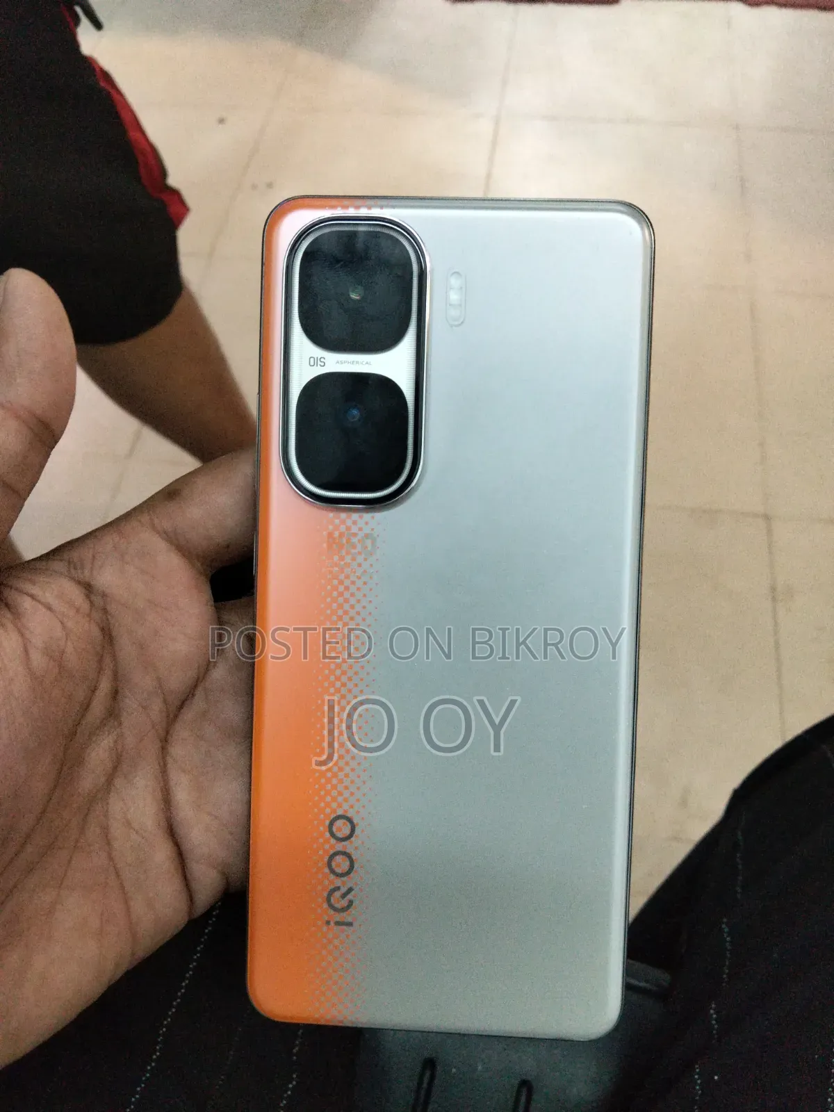 iQOO 256 GB White