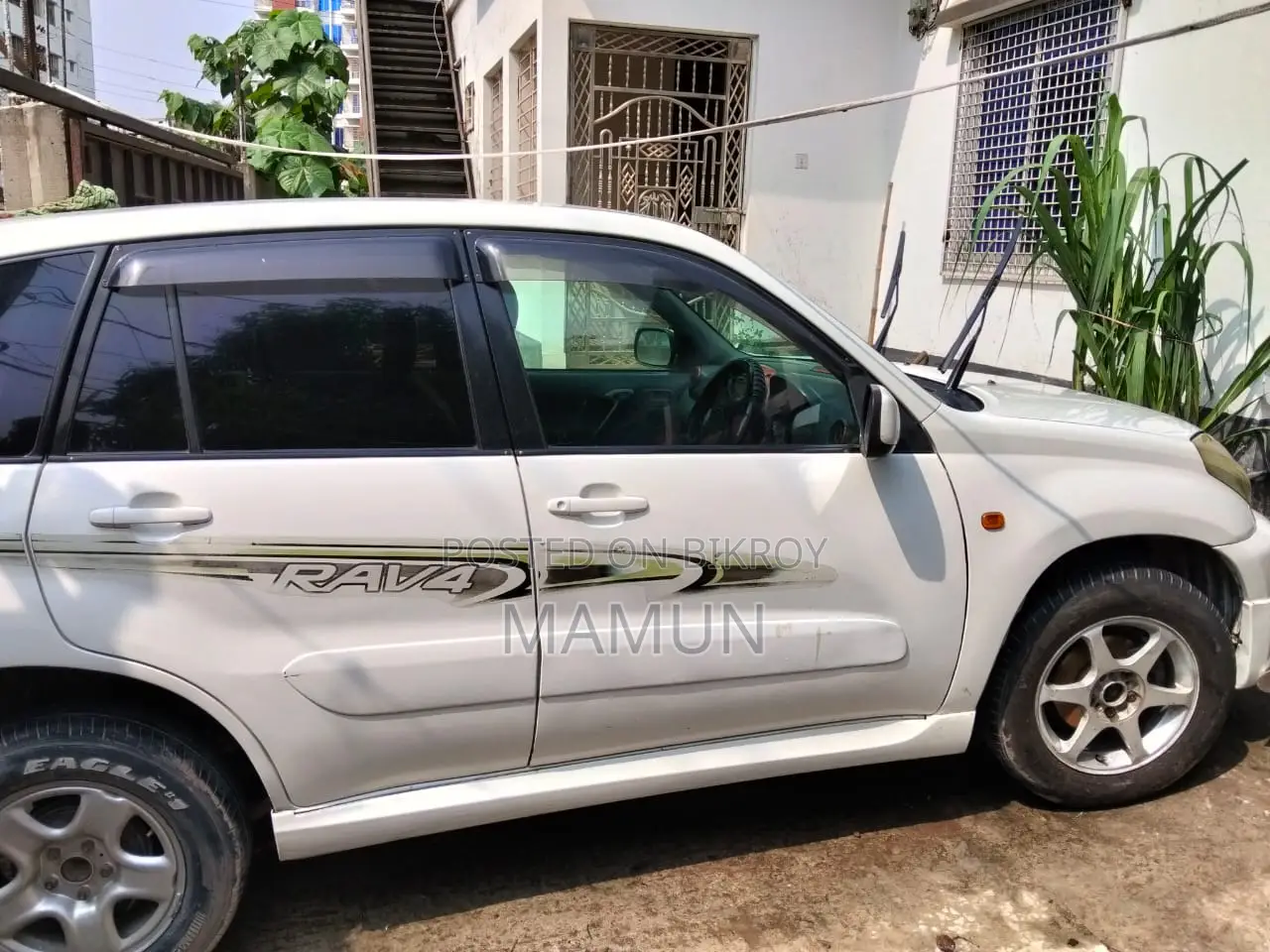 Toyota RAV4 Automatic 2002 White