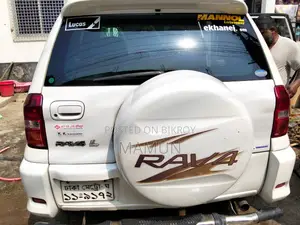 Toyota RAV4 Automatic 2002 White