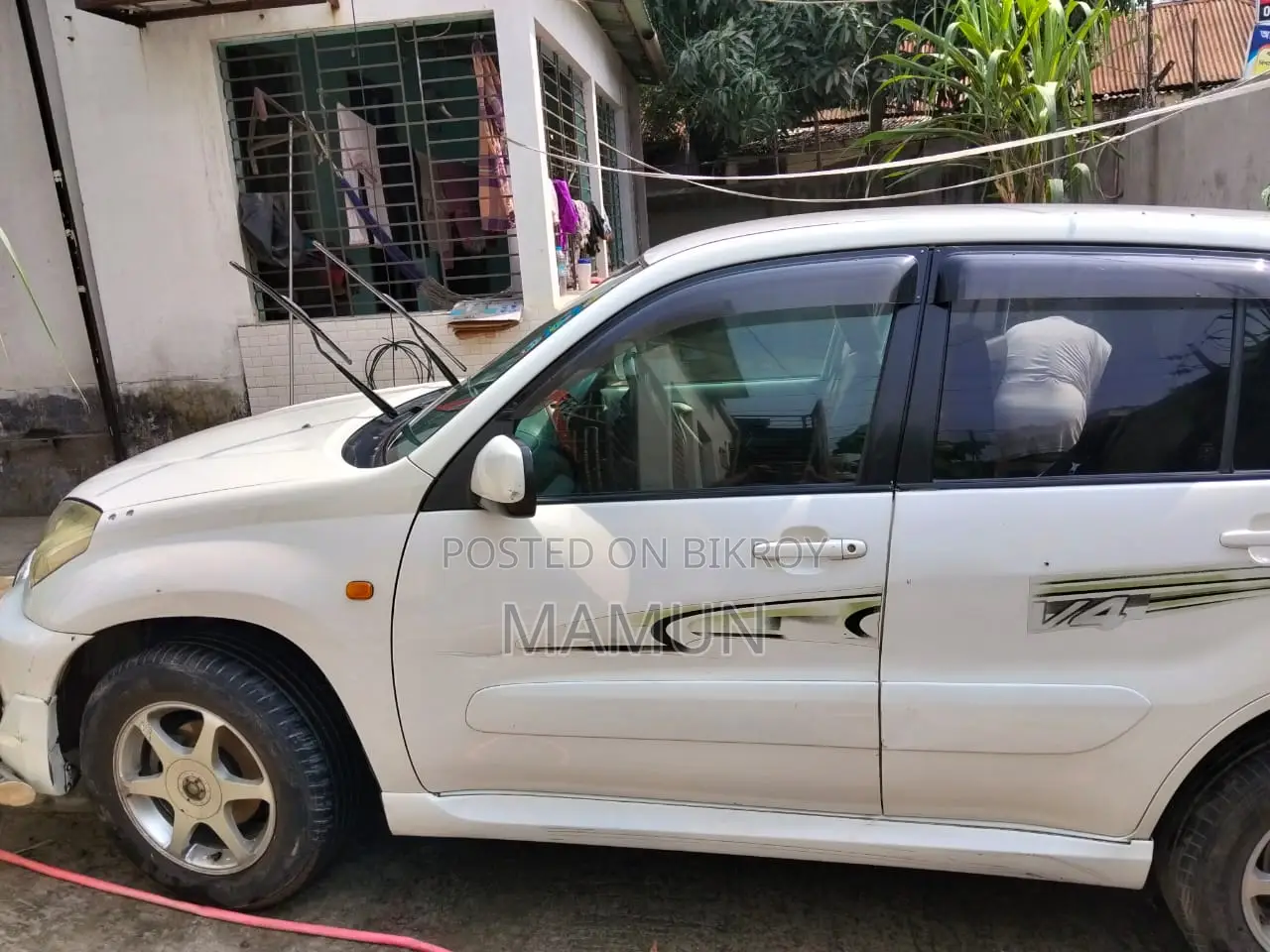 Toyota RAV4 Automatic 2002 White