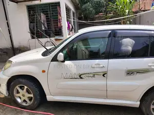 Toyota RAV4 Automatic 2002 White