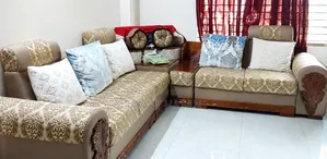 বিক্রির জন্য চমৎকার কাঠের সোফা সেট – খুব যত্নসহকারে ব্যবহৃত (৩ বছর)
