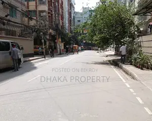 ৫০ ফুট রাস্তা, ৫ কাঠা লেক পার্ক নর্থ, সেক্টর-১১