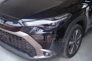 টয়োটা করোলা ক্রস ২০২৩ ব্ল্যাক