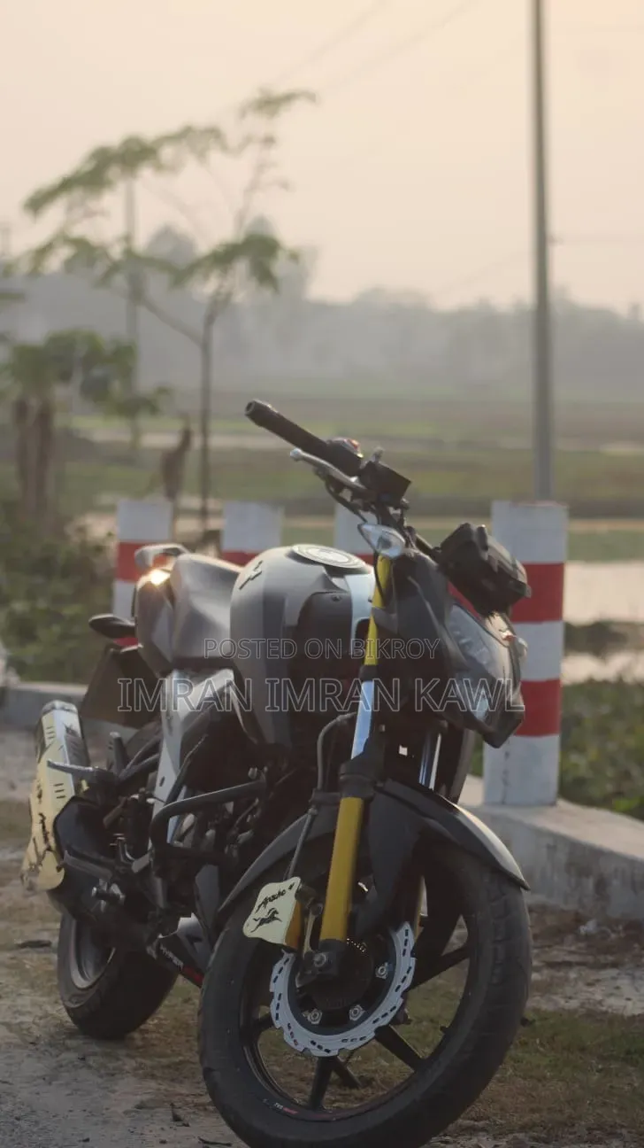 TVS Apache RTR 160 4V 2024 Black