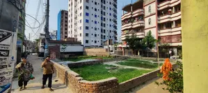দক্ষিণ খান, ঢাকায় জমি বিক্রয়
