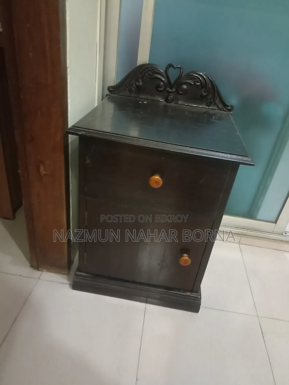 বেড সাইড টেবিল