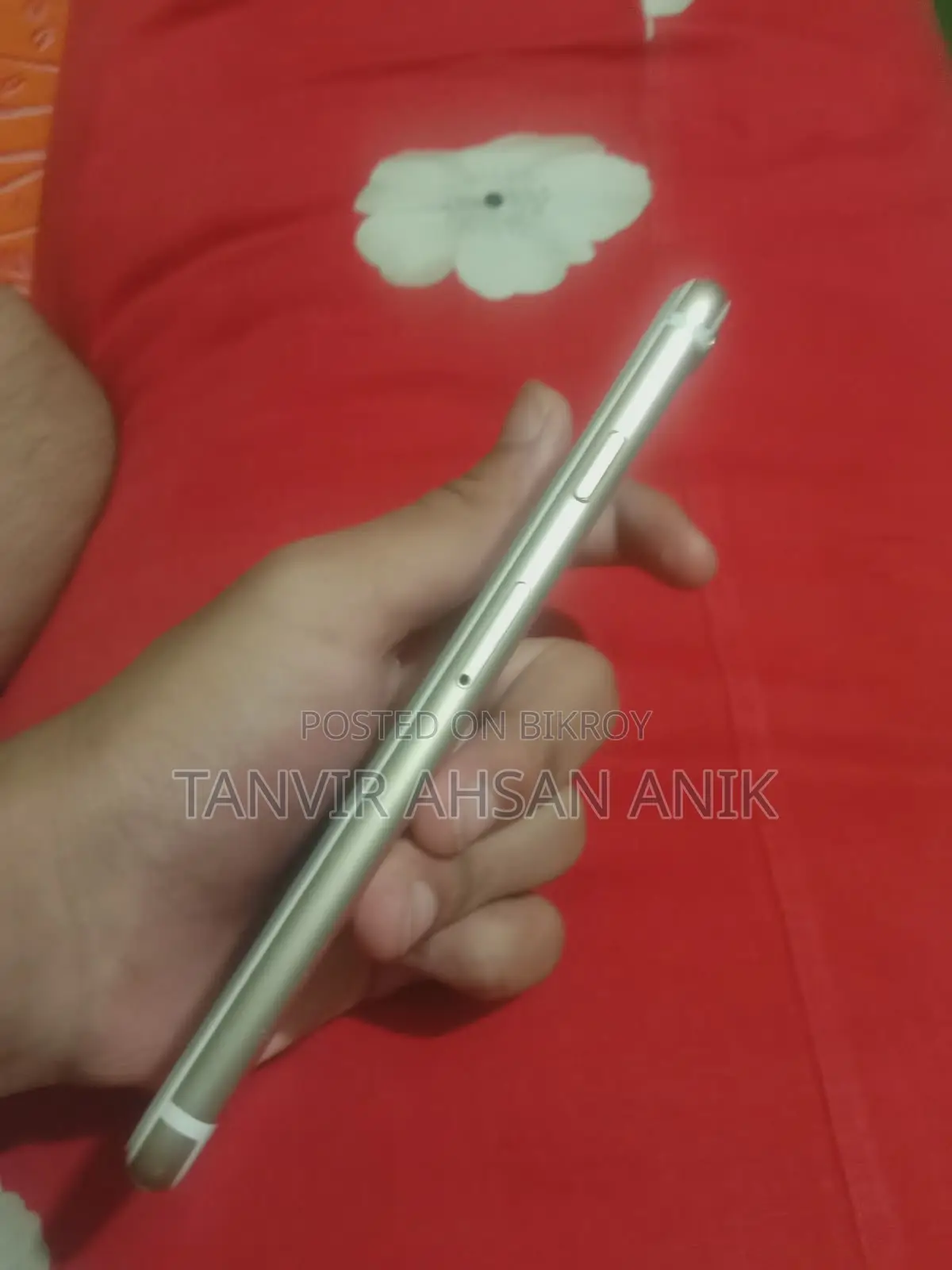 Apple iPhone 6s 64 GB Gold