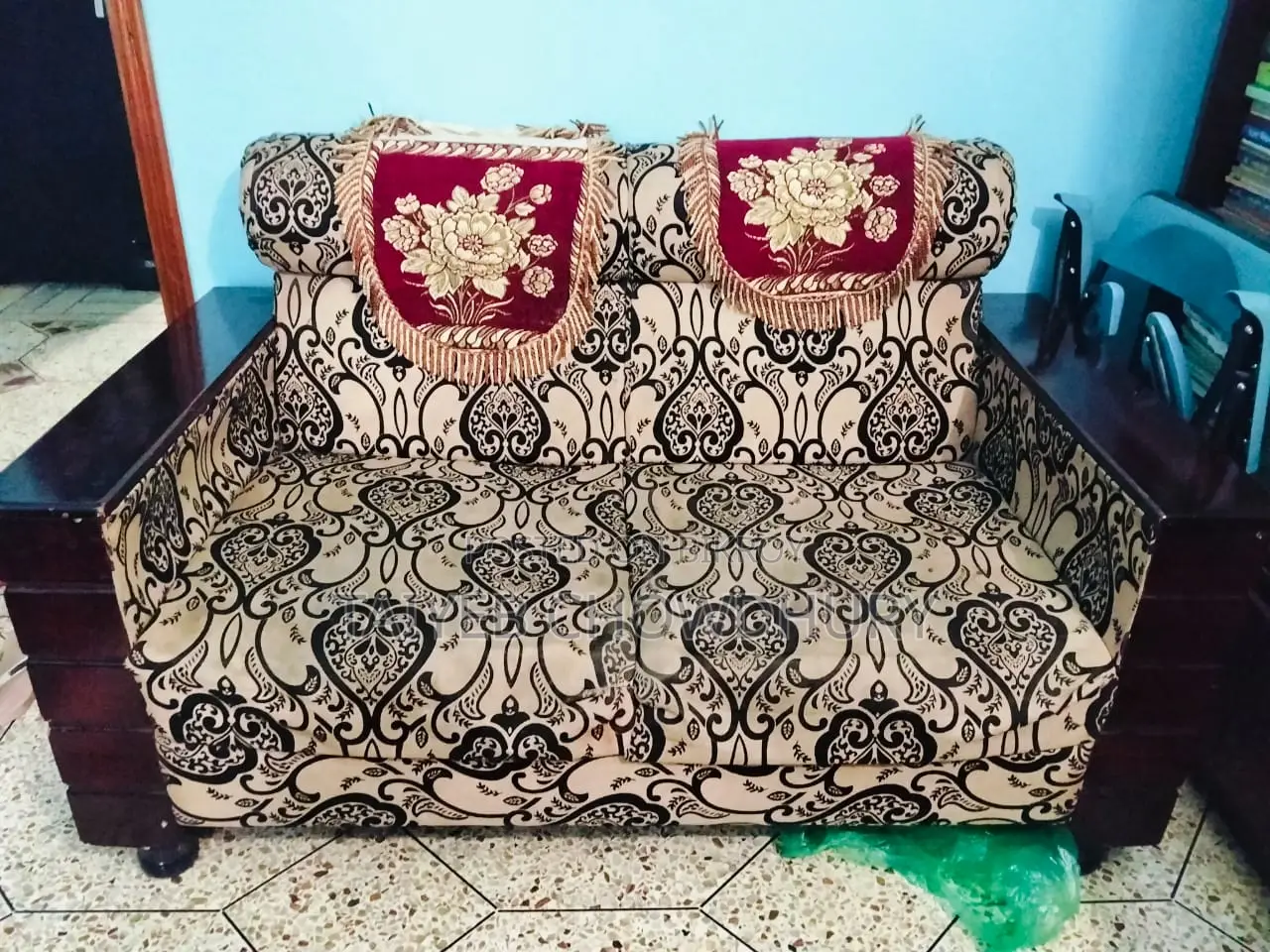 বিক্রির জন্য সোফা সেট