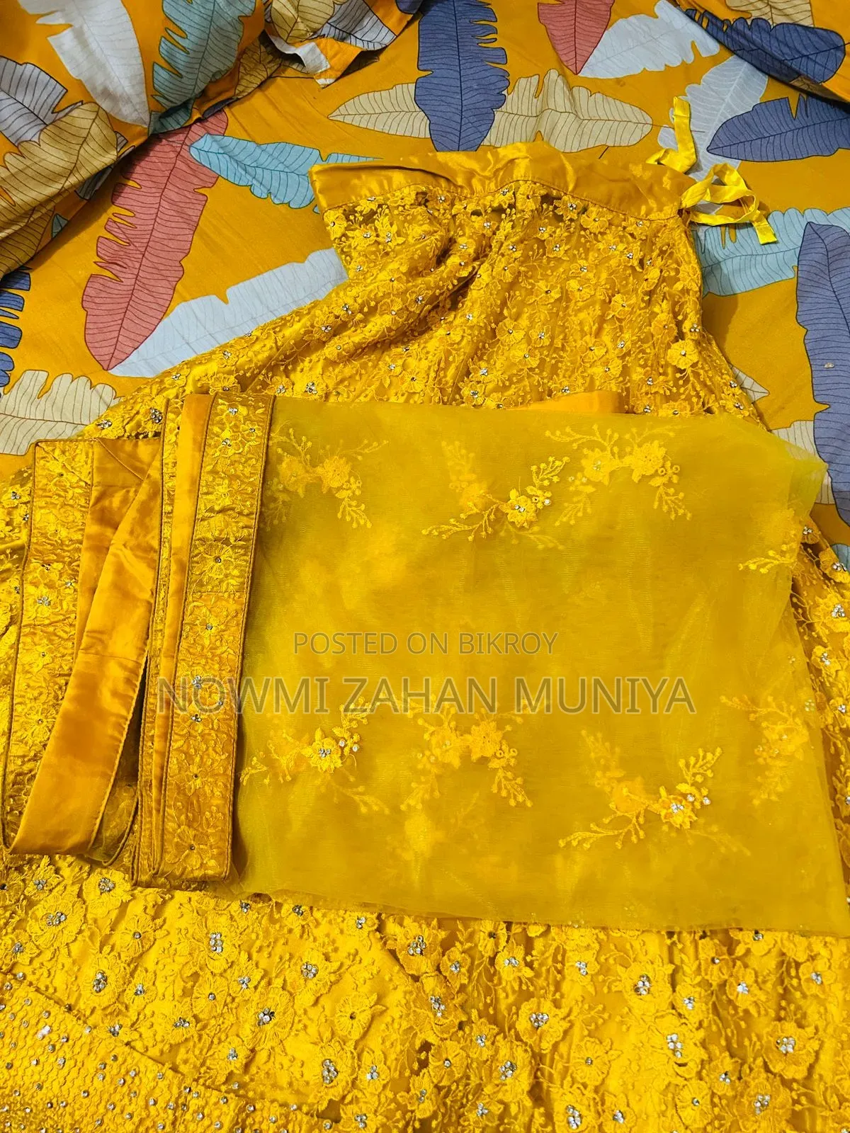 হলুদ ব্রাইডাল লেহেঙ্গা