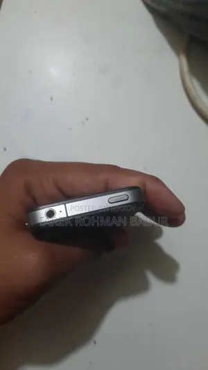 New Apple iPhone 4s 16 GB Black