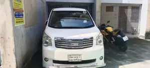 Toyota Noah 2.0 143hp AWD (7 Seater) 2011 White