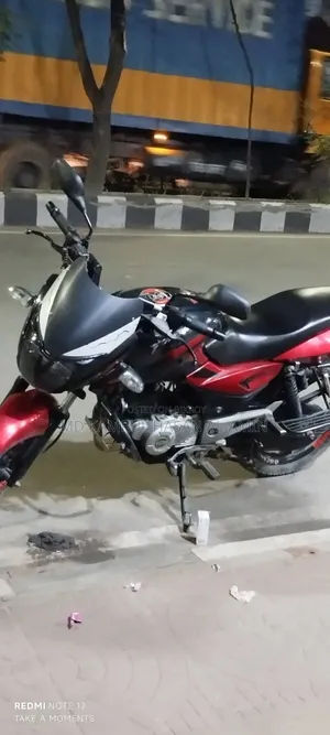 বাজাজ পালসার ১৫০ ২০১৬ লাল
