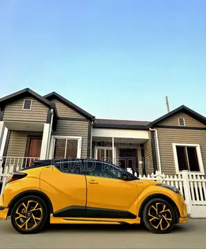 Toyota C-Hr 2017 Yellow