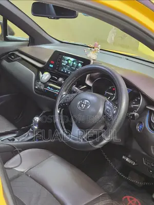 Toyota C-Hr 2017 Yellow