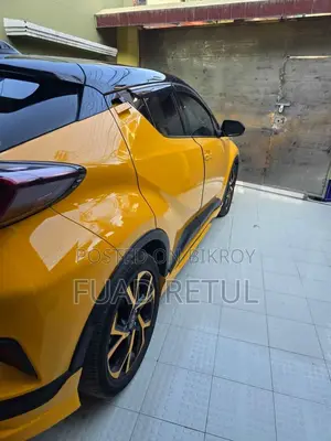 Toyota C-Hr 2017 Yellow