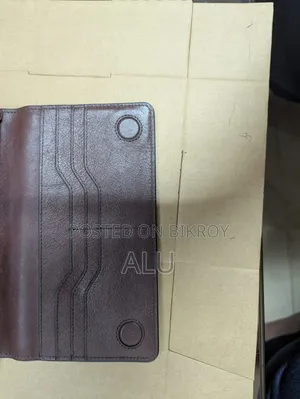 জরুরী বিক্রি – ভালো অবস্থার স্টাইলিশ ওয়ালেট