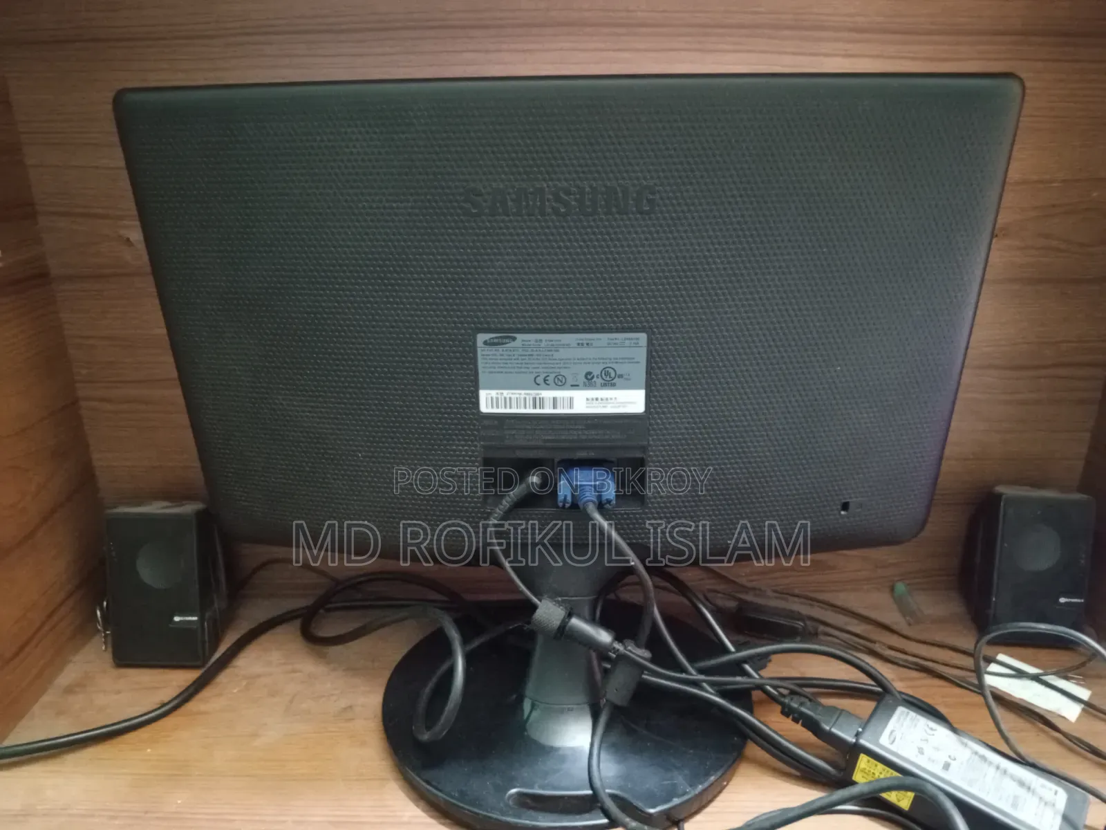 Selling a fully fresh Samsung monitor.