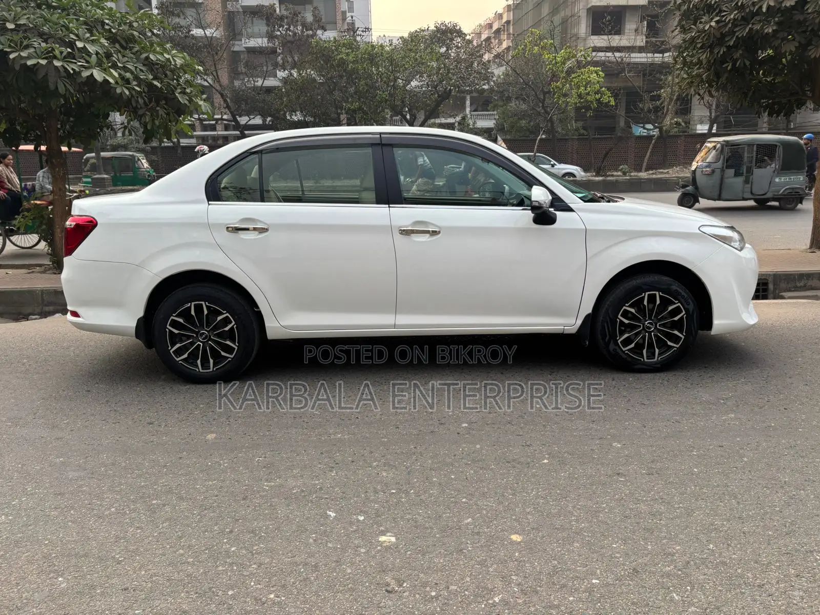 টয়োটা এক্সিও ২০১৭ সাদা