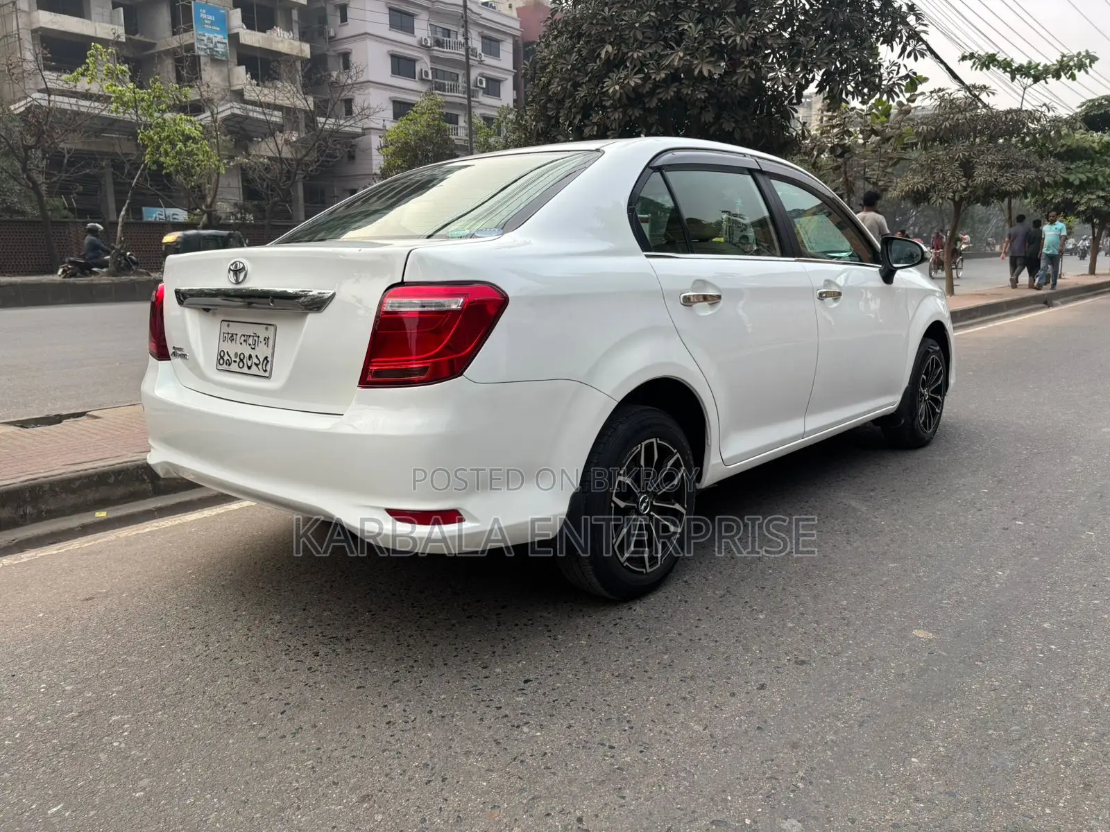 টয়োটা এক্সিও ২০১৭ সাদা