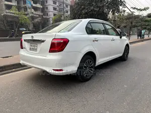 টয়োটা এক্সিও ২০১৭ সাদা