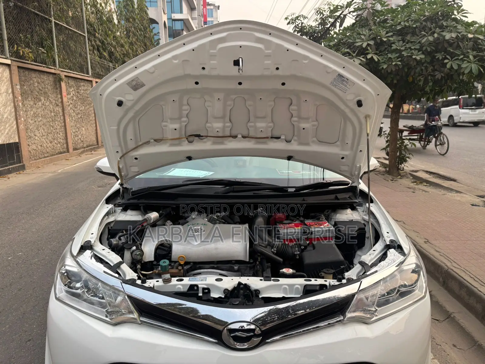 টয়োটা এক্সিও ২০১৭ সাদা