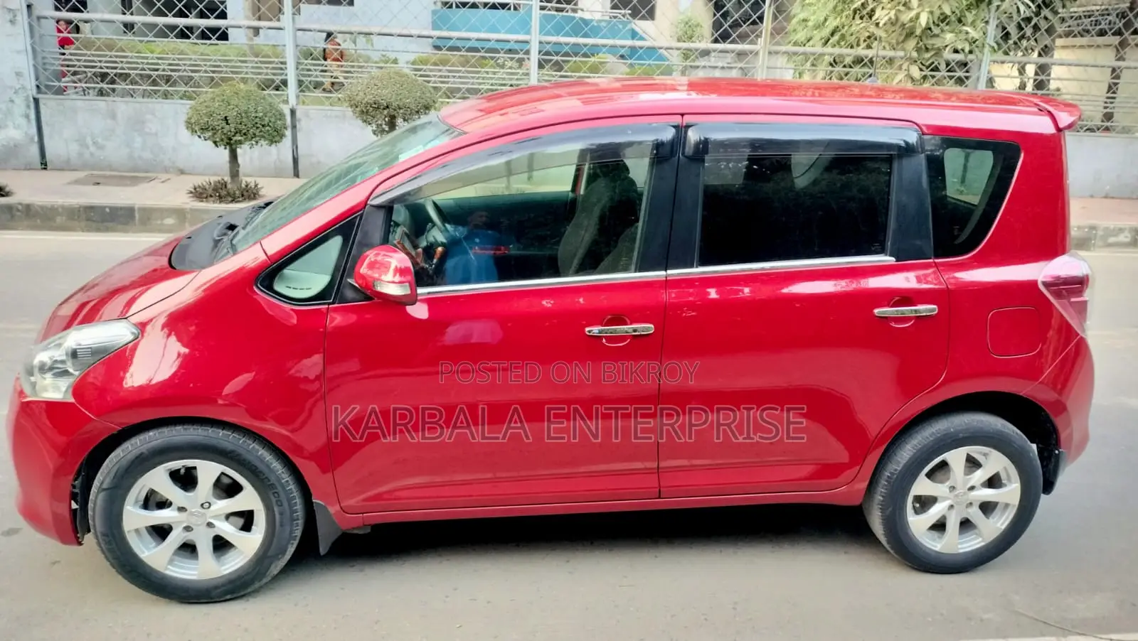 Toyota Ractis 2010 Red