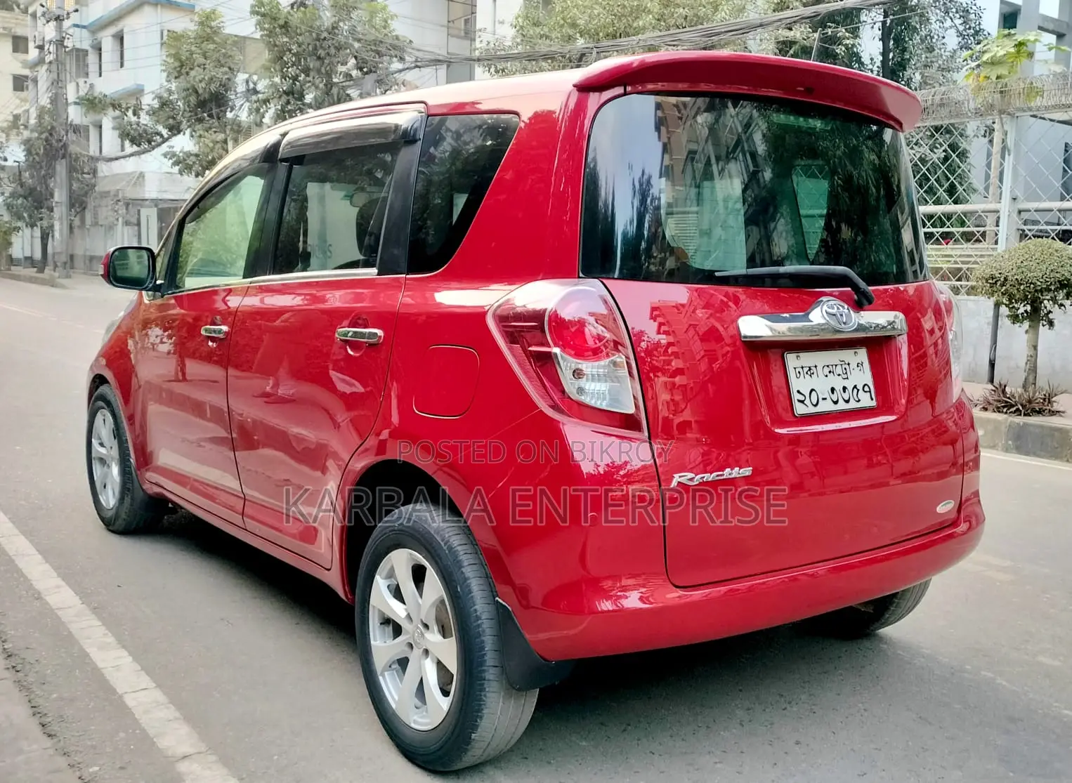 Toyota Ractis 2010 Red