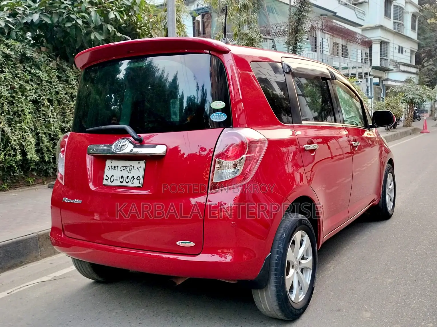 Toyota Ractis 2010 Red