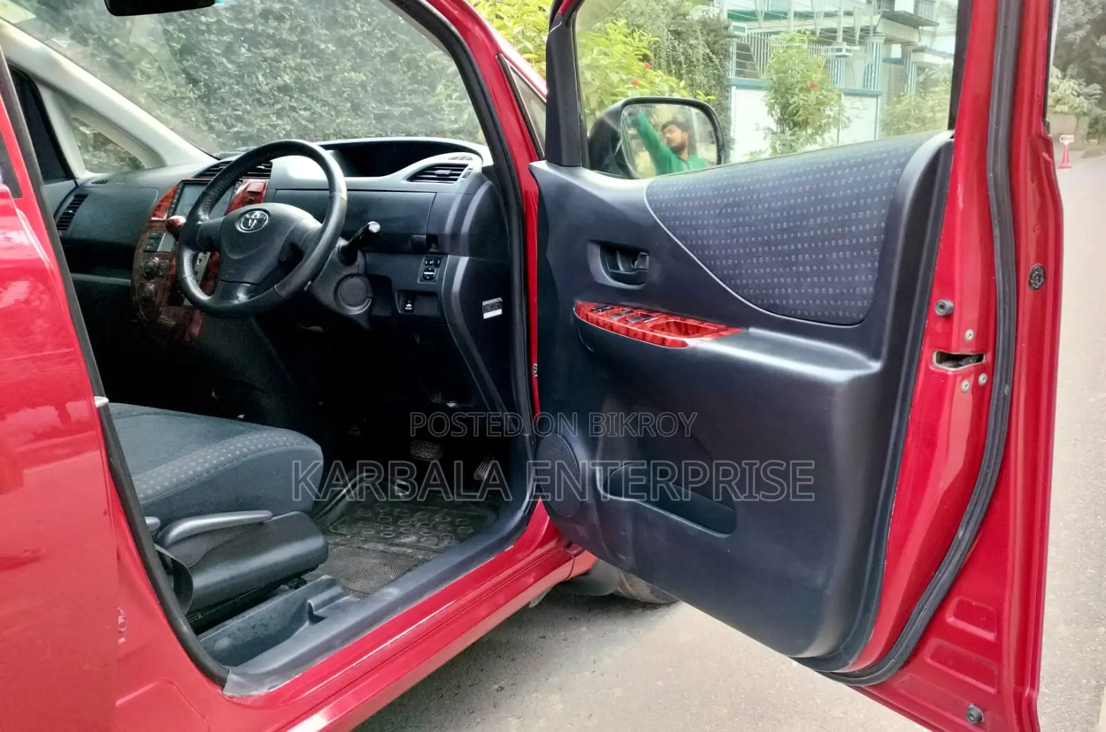 Toyota Ractis 2010 Red
