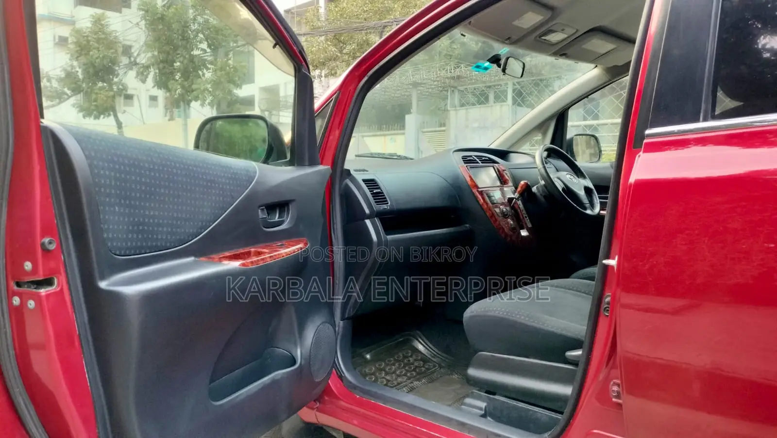 Toyota Ractis 2010 Red