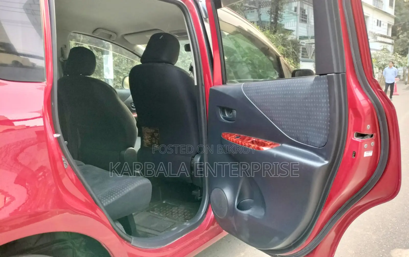 Toyota Ractis 2010 Red