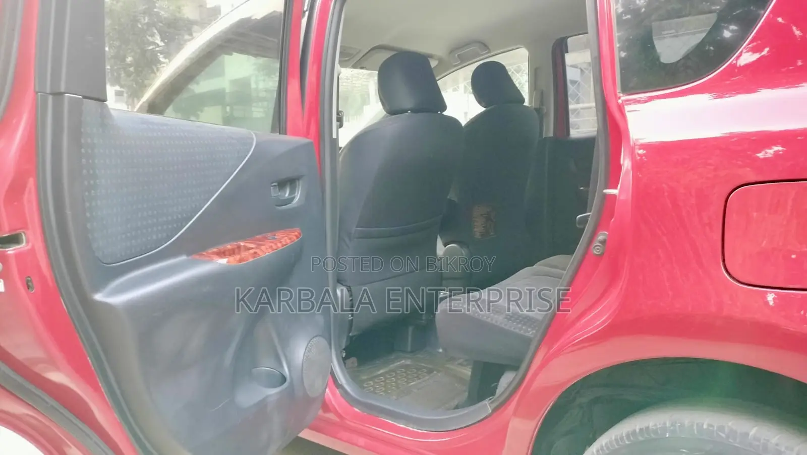 Toyota Ractis 2010 Red