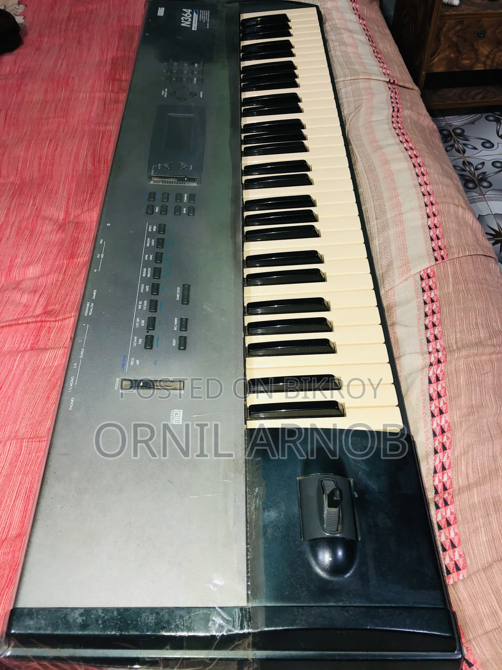 Korg N364 Keyboard