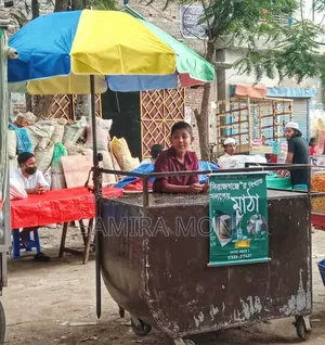 ফুড কার্ট সম্পুর্ণ লোহার তৈরি দামি চাকা লাগানো