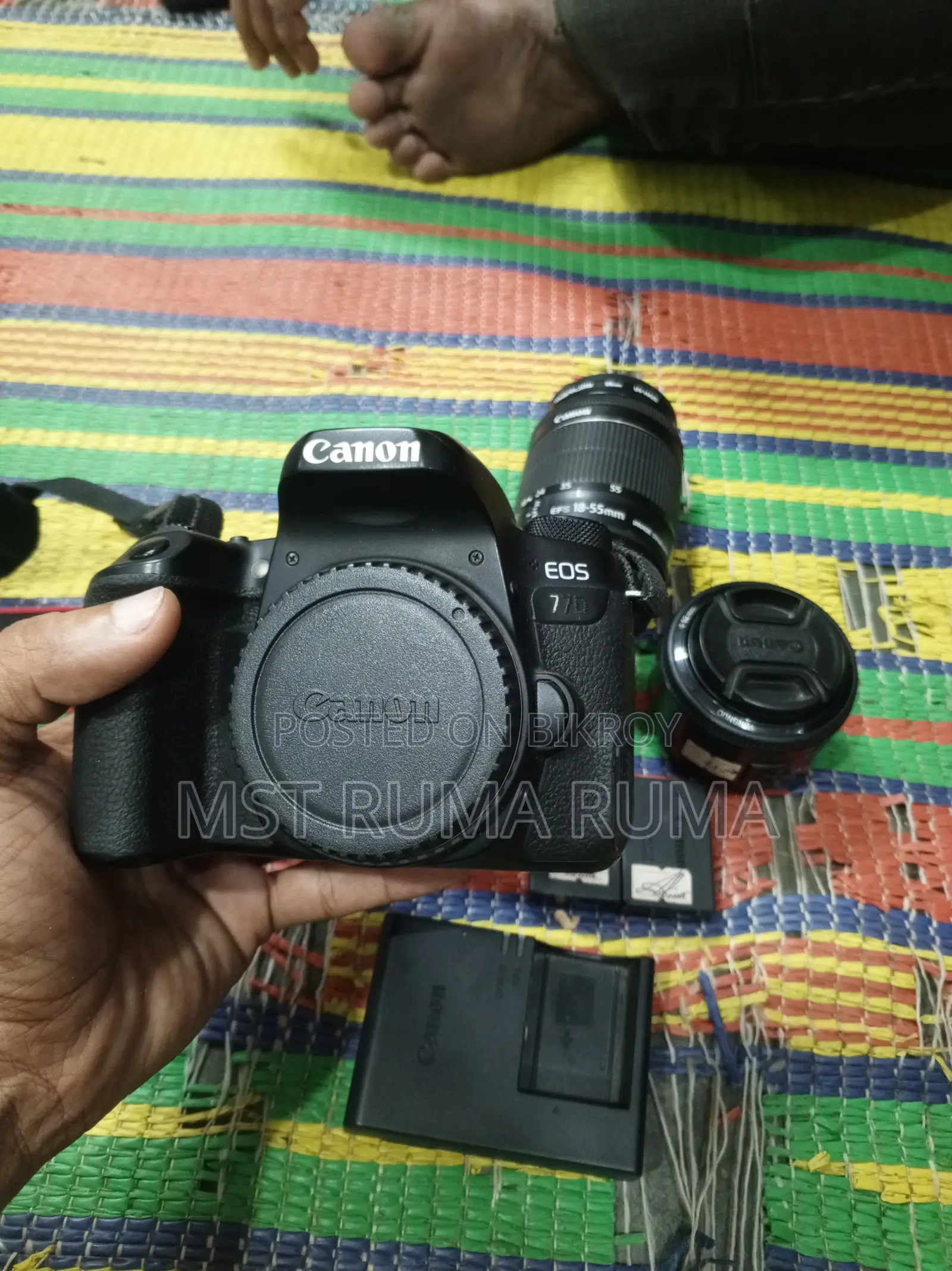 Canon Camera D77