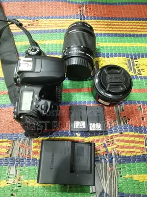 Canon Camera D77