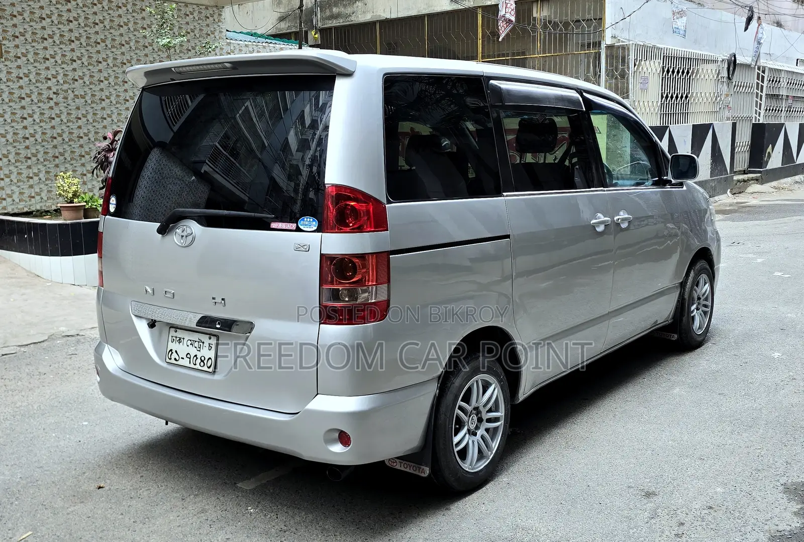 Toyota Noah 2002 Silver