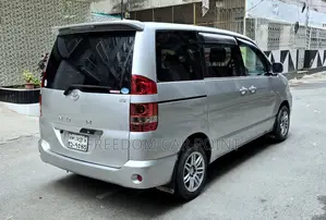 Toyota Noah 2002 Silver