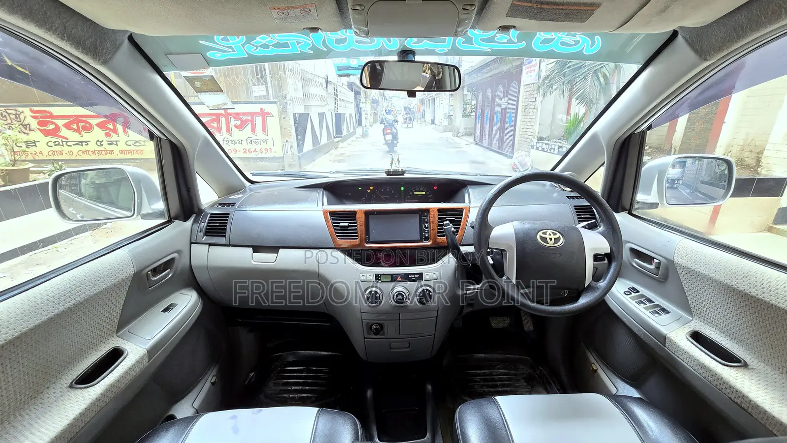 Toyota Noah 2002 Silver