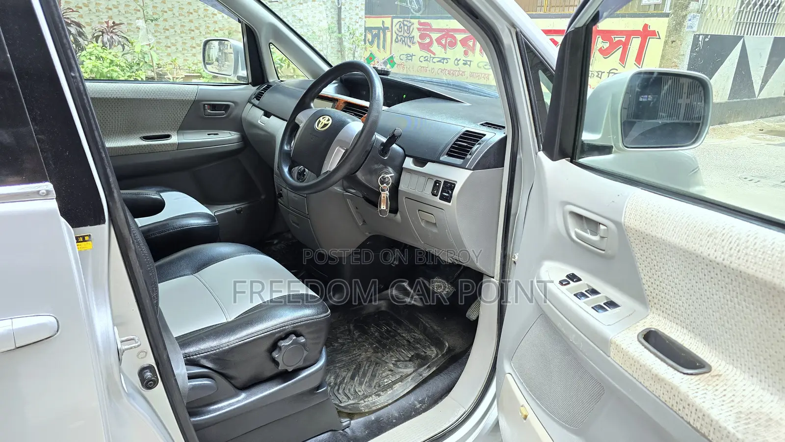 Toyota Noah 2002 Silver