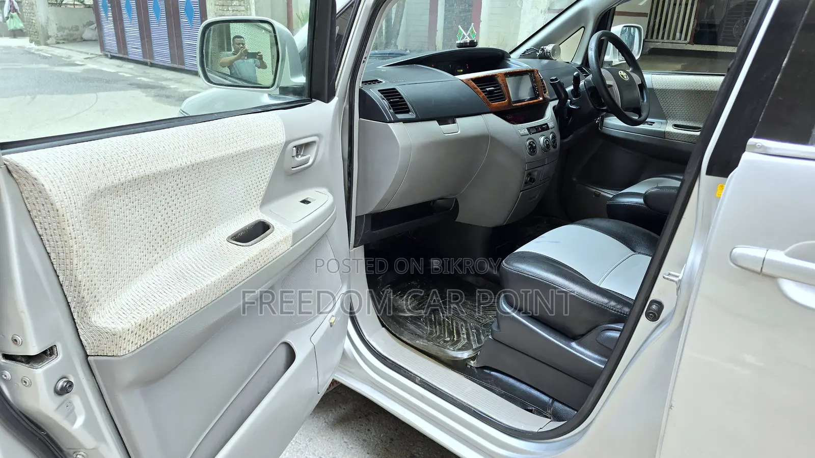 Toyota Noah 2002 Silver