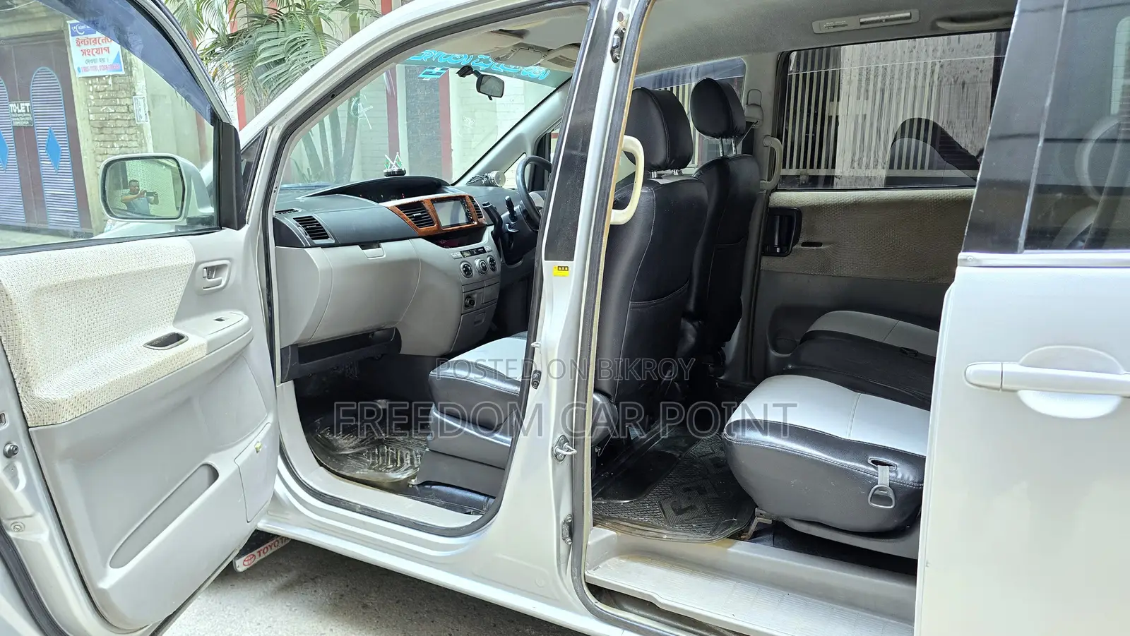 Toyota Noah 2002 Silver