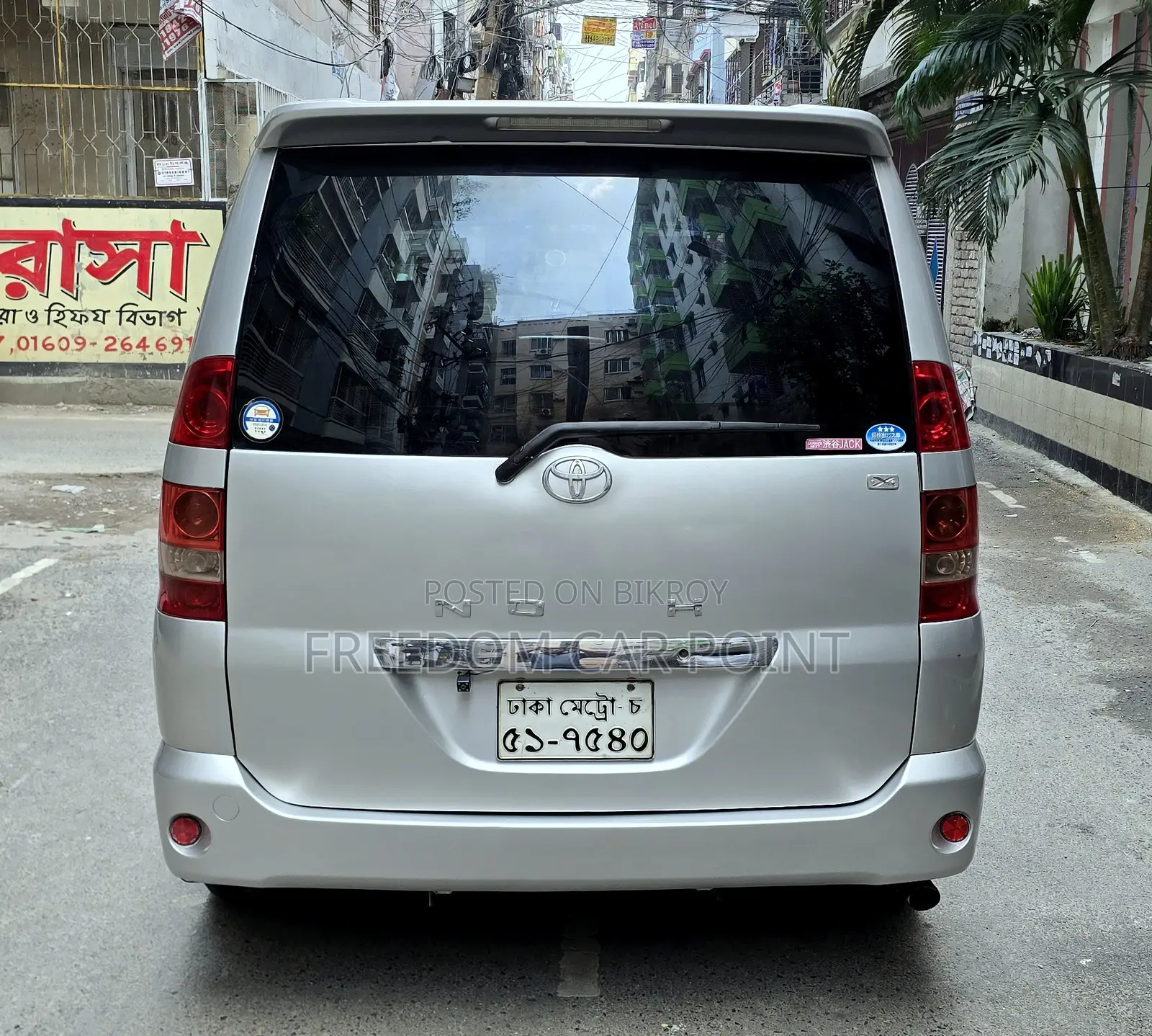 Toyota Noah 2002 Silver