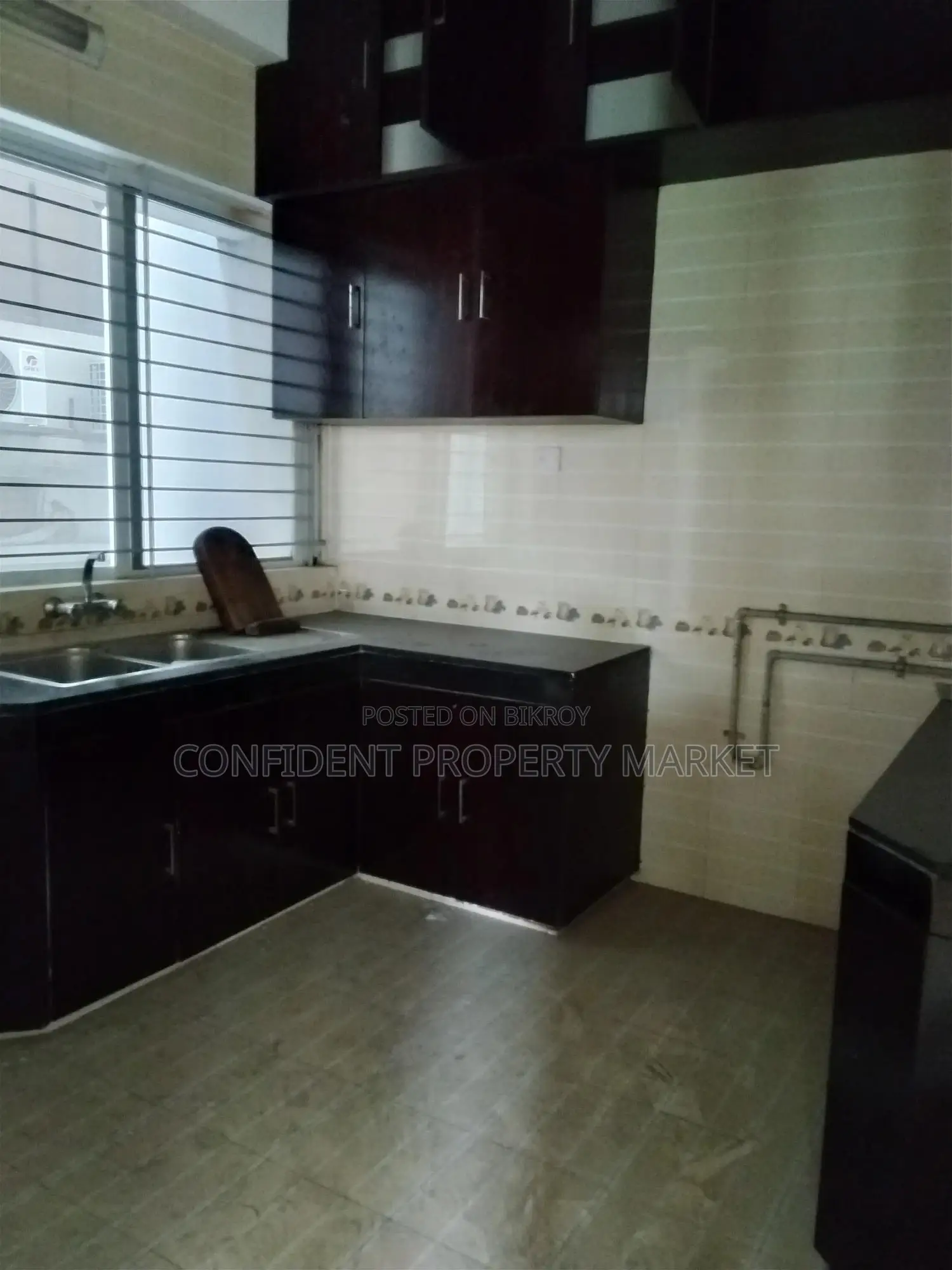 4bdrm Apartment in Baridhara for Sale