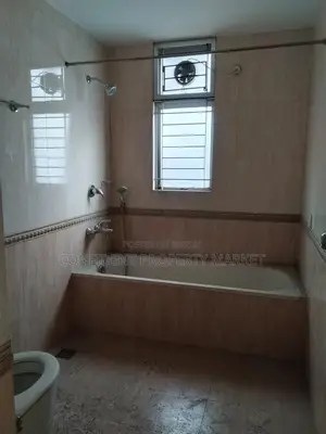 4bdrm Apartment in Baridhara for Sale