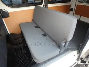 টয়োটা হিয়াস ২০২১ সাদা