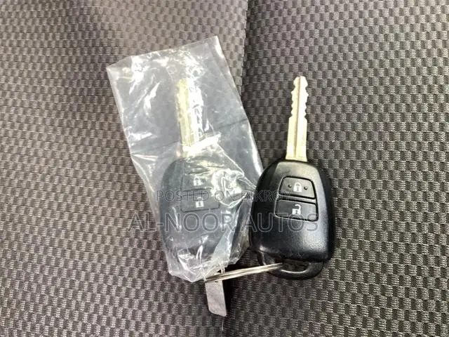 টয়োটা হিয়াস ২০২১ সাদা